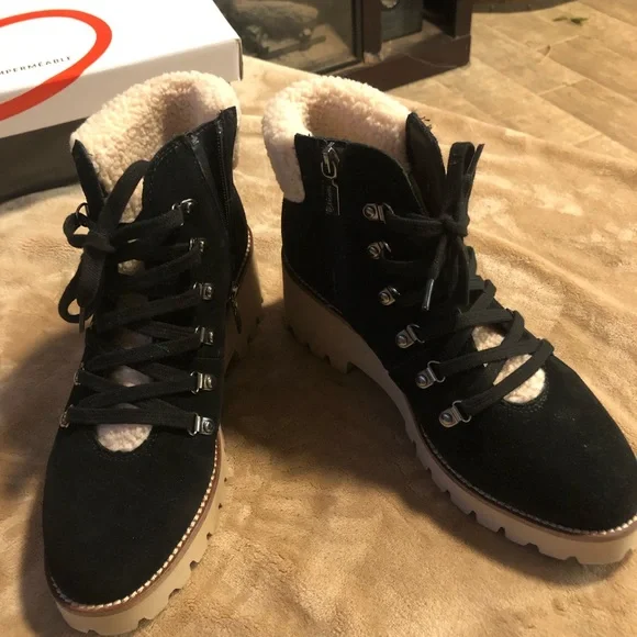 Women’s Blondo waterproof boots. Size 8. New in box. - Picture 4 of 6